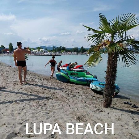 Chill Apartman Budakalasz Bagian luar foto