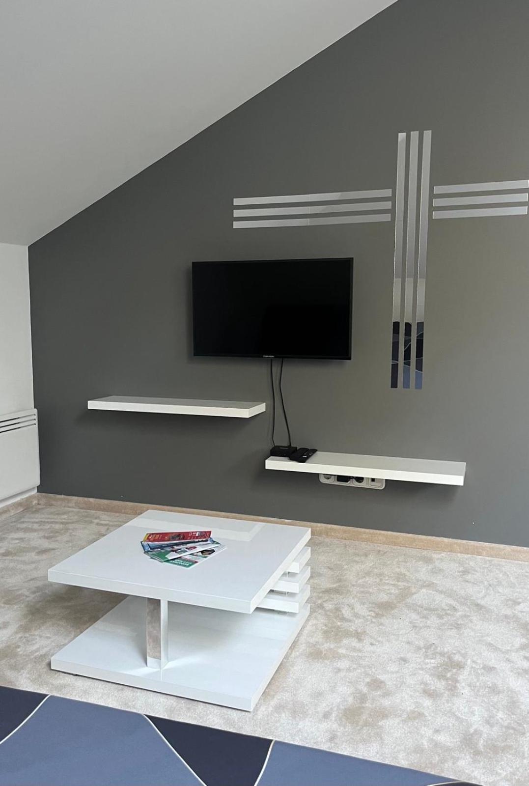 Chill Apartman Budakalasz Bagian luar foto